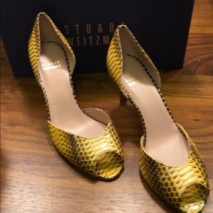 Stuart Weitzman yellow snake heels size 8